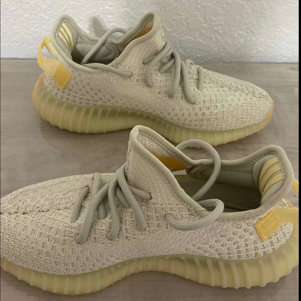 Unisex Yeeze sneakers Size 5.5 (Men) Size 6.5 (Women)